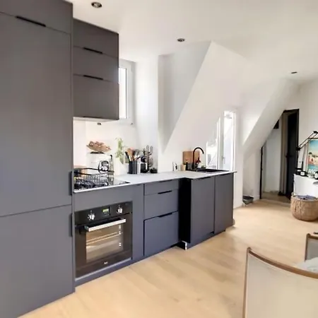 Design Proche Tour Eiffel Avec Balcon Daire *